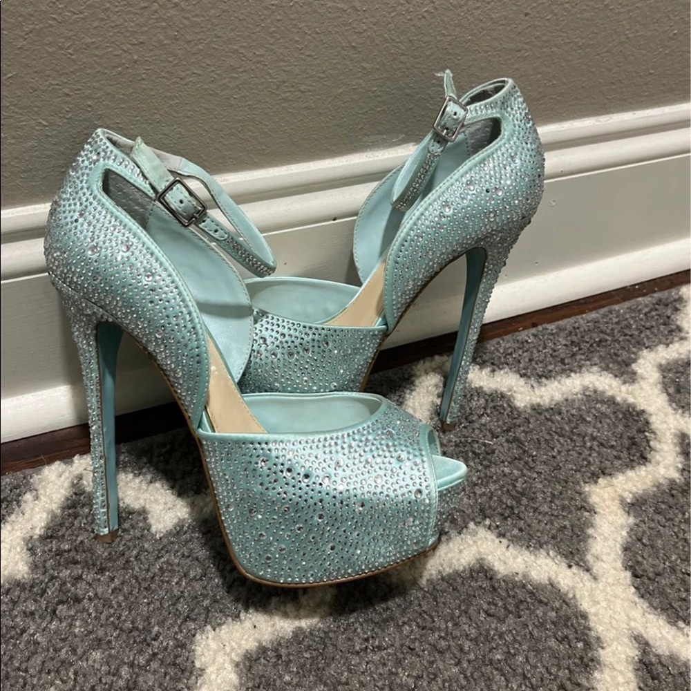 Heels - Picture 2 of 7